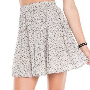 Brandy Melville Mini Flower Skirt - Cream, Gray